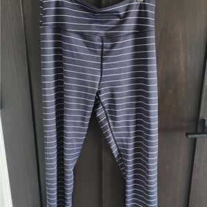 ZYIA Gray and White Striped Leggings Athletic Stretch- Caprii